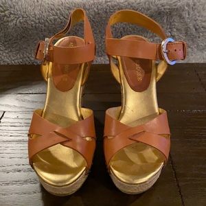 Audrey Brooke platform heels. Sz 7. VGUC